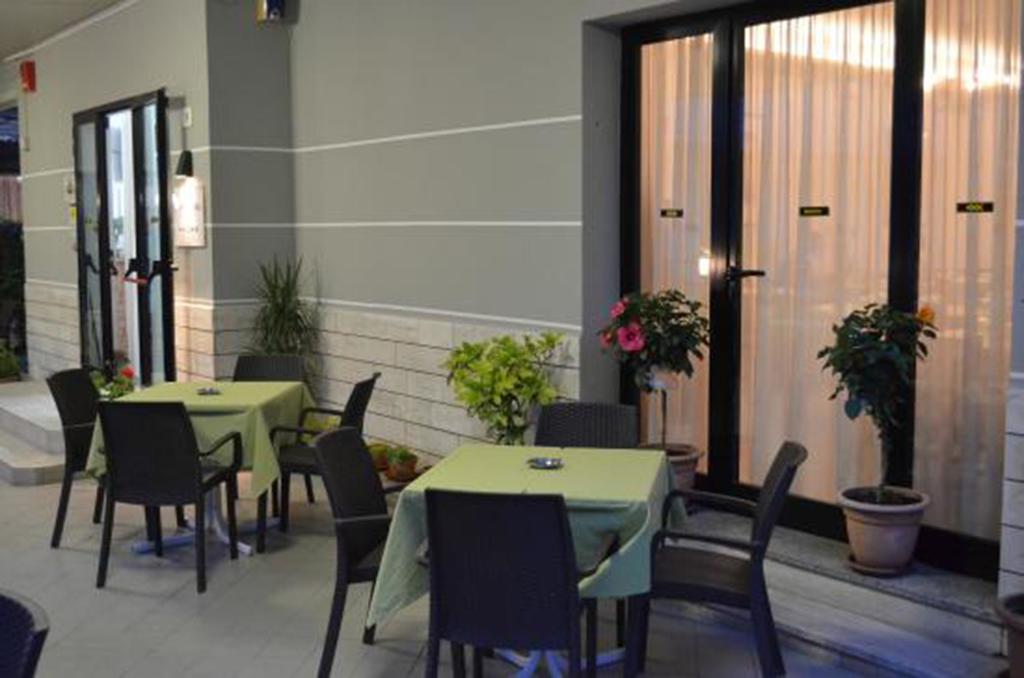 Hotel Laura ริมินี ภายนอก รูปภาพ